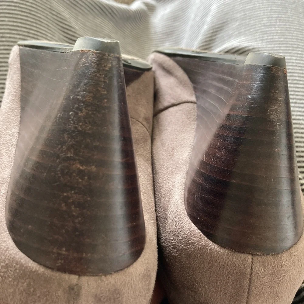 Sam & Libby 8.5 wedge heels slip ons suede pleated detail